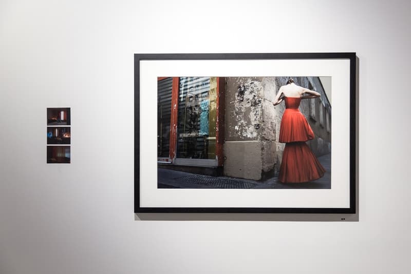 数多くのブランド広告を手がけるウィリー・ヴァンダーピエールの写真展に潜入 ラフ・シモンズの幼馴染の名カメラマンが撮りおろした30年間分の作品たちを一挙披露