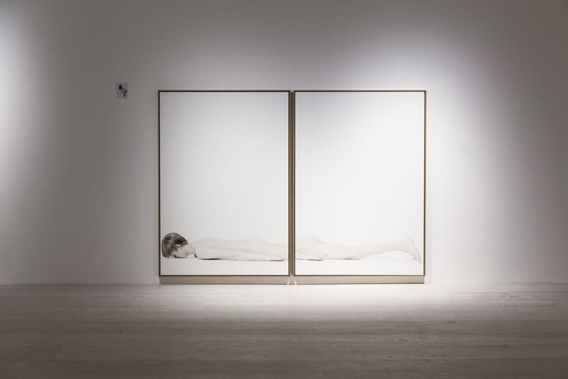 数多くのブランド広告を手がけるウィリー・ヴァンダーピエールの写真展に潜入 ラフ・シモンズの幼馴染の名カメラマンが撮りおろした30年間分の作品たちを一挙披露