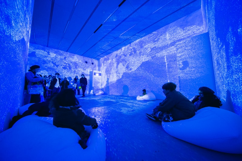 東京・東雲にて開催中のグラフィックアーティスト YOSHIROTTEN によるアートエキシビジョン “FUTURE NATURE” に潜入 業界内でも話題沸騰中の新鋭クリエイターによる注目プロジェクトを一足先に覗き見 グラフィックアーティスト アートディレクター YOSHIROTTEN ヨシロットン FUTURE NATURE TOLOT heuristic SHINONOME 見えないものの可視化 GASBOOK33 YOSHIROTTEN アートブック 作品集 HYPEBEAST ハイプビースト