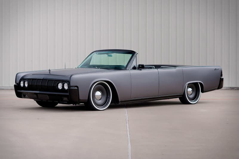 男のロマンそのものと言える Lincoln の1964年製オープン式コンチネンタル セクシーなボディにマットなラッピングと現代的アップデートを施した惚れ惚れする至極の一台をご紹介