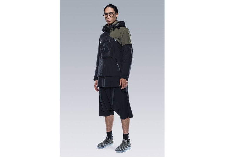 ACRONYM® x Nike Air VaporMax Moc 2 未発表モデルのビジュアルが浮上 攻撃的な色合いを封印した1足が突如〈ACRONYM®〉2018年春夏ルックブックに出現 Air Max Day 3月26日（月） Nike ナイキ Errolson Hugh エロルソン・ヒュー ACRONYM® アクロニウム Air VaporMax Moc 2 2018年春夏ルックブック ダズル迷彩 Airユニット グレー ブラック フレンズ＆ファミリー限定モデル HYPEBEAST ハイプビースト
