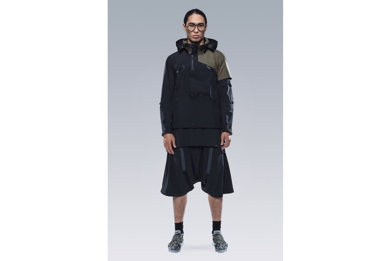 ACRONYM® x Nike Air VaporMax Moc 2 未発表モデルのビジュアルが浮上 攻撃的な色合いを封印した1足が突如〈ACRONYM®〉2018年春夏ルックブックに出現 Air Max Day 3月26日（月） Nike ナイキ Errolson Hugh エロルソン・ヒュー ACRONYM® アクロニウム Air VaporMax Moc 2 2018年春夏ルックブック ダズル迷彩 Airユニット グレー ブラック フレンズ＆ファミリー限定モデル HYPEBEAST ハイプビースト