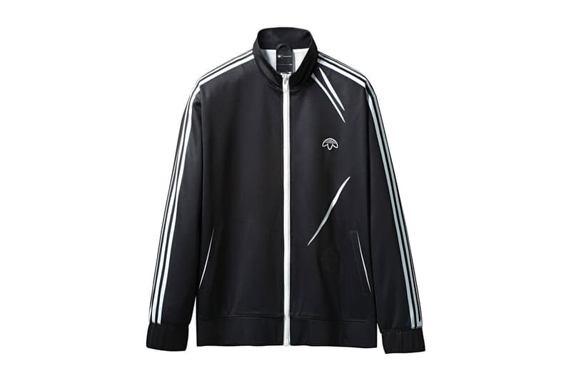 adidas Originals by Alexander Wang 最新コレクションの全貌が解禁 工場の検品作業をヒントに品質管理基準や出荷不良品などのアイディアをモチーフした独創的なスポーツウェアを展開 Alexander Wang（アレキサンダー・ワン）が〈adidas Originals（アディダス オリジナルス）〉と再びチームアップし、新たなコラボコレクションを制作した。“Season 3”の第1弾は、製品の製造時に起きてしまうミスや欠陥からアイディアを得ており、画質の荒いグラフィック、左右不対象のプリント、直せない皺など、通常では出荷不良となるようなミスを新たな品質基準として設定。半透明のポリウレタン製フード付きポンチョや、工場の検品作業の品質管理の時に使用されるスタンプを連想させるバックプリント入りのトラックジャケット、〈adidas Originals by Alexander Wang〉のアイコニックなロゴをサイドなどに配したスウェットセットアップなど、全13型を展開する。また、AW Bball Soccerと題したフットウェアは、〈adidas〉のサッカーシューズをプレミアムスエードで構成したアッパーと分厚いBoost™️ソールが特徴で、レースにはシューアクセサリーがループされている。  〈adidas Originals by Alexander Wang〉の“Season 3”第1弾は、〈adidas Originals〉と〈Alexander Wang〉の旗艦店とオンラインおよび厳選された一部リテーラーにて、4月21日（土）より発売開始。リリースに備えて、上のフォトギャラリーからアイテム一覧をチェックしてみてはいかがだろうか。  AWファンの方は、若き天才デザイナーが暮らす豪邸の室内を撮影した潜入ムービーもお見逃しなく。