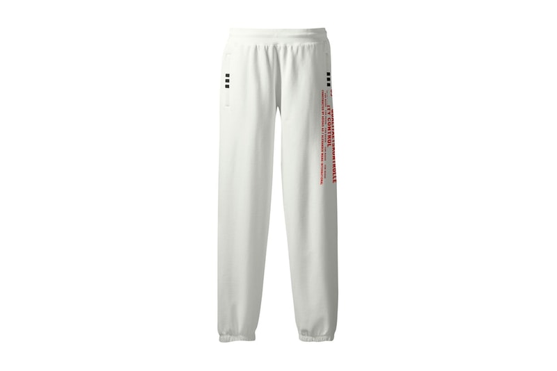 adidas Originals by Alexander Wang 最新コレクションの全貌が解禁 工場の検品作業をヒントに品質管理基準や出荷不良品などのアイディアをモチーフした独創的なスポーツウェアを展開 Alexander Wang（アレキサンダー・ワン）が〈adidas Originals（アディダス オリジナルス）〉と再びチームアップし、新たなコラボコレクションを制作した。“Season 3”の第1弾は、製品の製造時に起きてしまうミスや欠陥からアイディアを得ており、画質の荒いグラフィック、左右不対象のプリント、直せない皺など、通常では出荷不良となるようなミスを新たな品質基準として設定。半透明のポリウレタン製フード付きポンチョや、工場の検品作業の品質管理の時に使用されるスタンプを連想させるバックプリント入りのトラックジャケット、〈adidas Originals by Alexander Wang〉のアイコニックなロゴをサイドなどに配したスウェットセットアップなど、全13型を展開する。また、AW Bball Soccerと題したフットウェアは、〈adidas〉のサッカーシューズをプレミアムスエードで構成したアッパーと分厚いBoost™️ソールが特徴で、レースにはシューアクセサリーがループされている。  〈adidas Originals by Alexander Wang〉の“Season 3”第1弾は、〈adidas Originals〉と〈Alexander Wang〉の旗艦店とオンラインおよび厳選された一部リテーラーにて、4月21日（土）より発売開始。リリースに備えて、上のフォトギャラリーからアイテム一覧をチェックしてみてはいかがだろうか。  AWファンの方は、若き天才デザイナーが暮らす豪邸の室内を撮影した潜入ムービーもお見逃しなく。