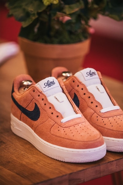 NY発の注目ブランド Aimé Leon Dore と Nike によるコラボ Air Force 1 が登場 トラディショナルとストリートを融合させた今どきの面構えに注目 Ronnie Fieg ロニー・ファイグ KITH キス Aimé Leon Dore エメ レオン ドレ Nike ナイキ Air Force 1 Low Teddy Santis テディー・サンティス オレンジ ダークネイビー AF1 HYPEBEAST ハイプビースト