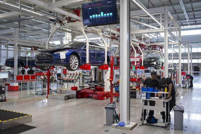 Amazon と Tesla がアメリカで最も危険な職場環境リストにランクイン 利益優先によって労働者たちの安全が後回しになり、死亡事故やけが人が続出中 Jeff Bezos ジェフ・ベゾス Amazon アマゾン Kanye West カニエ・ウェスト Kim Kardashian キム・カーダシアン Tesla テスラ National Council for Occupational Safety and Health 労働安全衛生協議会 Dirty Dozen List 死亡事故 7件 最高経営責任者 CEO HYPEBEAST ハイプビースト