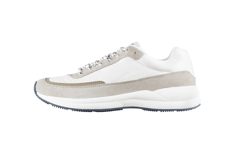 A.P.C. が2018年春夏フットウェアコレクションとともにダッドスニーカーブームに参戦 ブランドの哲学に沿ったノームコアな仕上がりが魅力的 “ダッドスニーカー”が2018年で最も大きなトレンドであることに疑いようの余地はない。遅れを取るまいと、今日では様々なブランドがそのシルエットを独自解釈し、次なるTriple Sを目指してシーンで居場所を見つけようとしている。だが、〈A.P.C.（アー・ペー・セー）〉の新作スニーカーは、発色の強い色や分厚いソールなどを使用することなく、ブランドの哲学に沿ってデザインされたノームコアな仕上がりが実に良い。メンズ2型、ウィメンズ1型の全3型で展開され、アッパーはメッシュとレザーのコンビネーション。すでに〈A.P.C.〉のUS版オンラインストアにはデリバリー済みなので、恐らく国内での販売開始もそう遠くないはずだ。  あわせて、ダッドスニーカーブームを牽引する〈Balenciaga（バレンシアガ）〉の新作スニーカーのビジュアルもチェックしておこう。