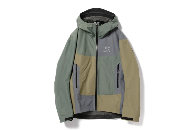 ARC'TERYX x BEAMS よりアウトドアシーズンの大本命となるライトシェルジャケットが登場 確かな機能性を備えたライトシェルの代表作をパネル切替のカモ柄でデザインした都会的な一着 ゴールデンウィークを皮切りにレジャー＆野外フェスシーズンが本格的にスタートするが、〈ARC'TERYX（アークテリクス）〉x『BEAMS（ビームス）』のアウターは、今季のお供の大本命的一着だろう。ライトシェルの代表格、BETAで別注をかけた本作は、パネル切替でカモ柄を表現し、『BEAMS』の地球ロゴをボディと同色でフード部分に刺繍した都会的な仕上がりが特徴。また、立体的なパターンを採用したことにより可動域や運動量も充分に確保され、GORE-TEX®️ボディが優れた透湿性と防水性を提供してくれる。価格は48,600円（税込）で、オンラインには在庫切れのサイズもあるので、気になる方はお早めに。  デザイン性を顕微したアウトドアウェアをお探しの方は、極限状態をもろともしない機能性を備える〈The North Face Urban Exploration（ザ・ノース・フェイス アーバン エクスプロージョン）〉のカプセルコレクション“Black Series”の2018年春夏シーズンもあわせてチェックしてみてはいかがだろうか。