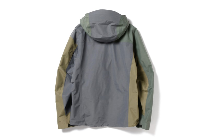 ARC'TERYX x BEAMS よりアウトドアシーズンの大本命となるライトシェルジャケットが登場 確かな機能性を備えたライトシェルの代表作をパネル切替のカモ柄でデザインした都会的な一着 ゴールデンウィークを皮切りにレジャー＆野外フェスシーズンが本格的にスタートするが、〈ARC'TERYX（アークテリクス）〉x『BEAMS（ビームス）』のアウターは、今季のお供の大本命的一着だろう。ライトシェルの代表格、BETAで別注をかけた本作は、パネル切替でカモ柄を表現し、『BEAMS』の地球ロゴをボディと同色でフード部分に刺繍した都会的な仕上がりが特徴。また、立体的なパターンを採用したことにより可動域や運動量も充分に確保され、GORE-TEX®️ボディが優れた透湿性と防水性を提供してくれる。価格は48,600円（税込）で、オンラインには在庫切れのサイズもあるので、気になる方はお早めに。  デザイン性を顕微したアウトドアウェアをお探しの方は、極限状態をもろともしない機能性を備える〈The North Face Urban Exploration（ザ・ノース・フェイス アーバン エクスプロージョン）〉のカプセルコレクション“Black Series”の2018年春夏シーズンもあわせてチェックしてみてはいかがだろうか。