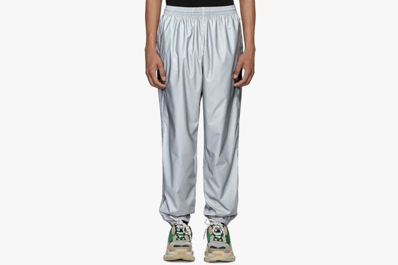 Balenciaga 2018年春夏コレクションのデリバリーアイテム第1弾を一挙公開 季節外れのダウンコートや“Bred”カラーを纏ったTriple Sの新型モデルなど、注目のコレクションピースが登場 第3四半期 3期連続 人気ブランドランキング Balenciaga バレンシアガ 1stドロップ キルティングダウンコート トラックジャケット ダメージデニム Bred Triple S LEATHER WALLET 二つ折り財布 SSENSE HYPEBEAST ハイプビースト