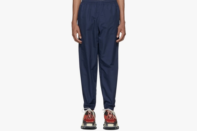 Balenciaga 2018年春夏コレクションのデリバリーアイテム第1弾を一挙公開 季節外れのダウンコートや“Bred”カラーを纏ったTriple Sの新型モデルなど、注目のコレクションピースが登場 第3四半期 3期連続 人気ブランドランキング Balenciaga バレンシアガ 1stドロップ キルティングダウンコート トラックジャケット ダメージデニム Bred Triple S LEATHER WALLET 二つ折り財布 SSENSE HYPEBEAST ハイプビースト