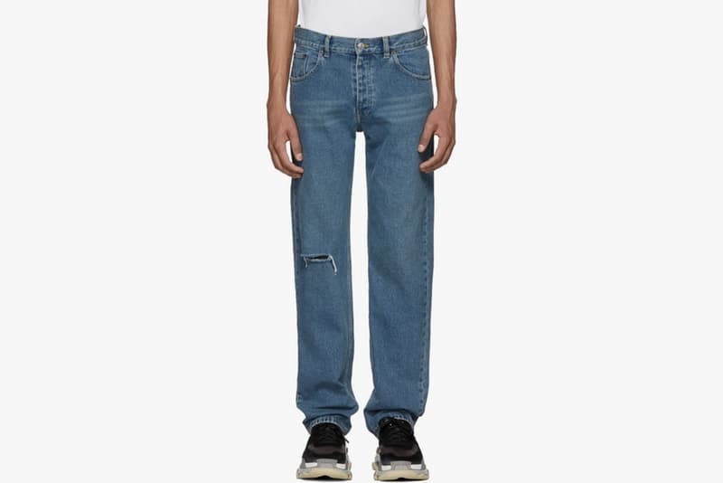 Balenciaga 2018年春夏コレクションのデリバリーアイテム第1弾を一挙公開 季節外れのダウンコートや“Bred”カラーを纏ったTriple Sの新型モデルなど、注目のコレクションピースが登場 第3四半期 3期連続 人気ブランドランキング Balenciaga バレンシアガ 1stドロップ キルティングダウンコート トラックジャケット ダメージデニム Bred Triple S LEATHER WALLET 二つ折り財布 SSENSE HYPEBEAST ハイプビースト