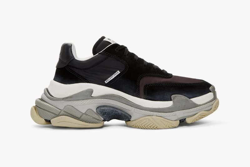 Balenciaga 2018年春夏コレクションのデリバリーアイテム第1弾を一挙公開 季節外れのダウンコートや“Bred”カラーを纏ったTriple Sの新型モデルなど、注目のコレクションピースが登場 第3四半期 3期連続 人気ブランドランキング Balenciaga バレンシアガ 1stドロップ キルティングダウンコート トラックジャケット ダメージデニム Bred Triple S LEATHER WALLET 二つ折り財布 SSENSE HYPEBEAST ハイプビースト