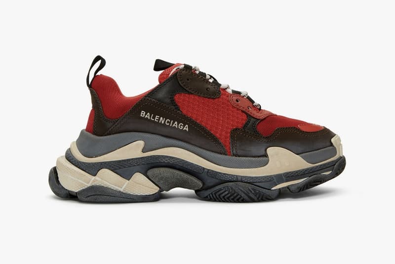 Balenciaga 2018年春夏コレクションのデリバリーアイテム第1弾を一挙公開 季節外れのダウンコートや“Bred”カラーを纏ったTriple Sの新型モデルなど、注目のコレクションピースが登場 第3四半期 3期連続 人気ブランドランキング Balenciaga バレンシアガ 1stドロップ キルティングダウンコート トラックジャケット ダメージデニム Bred Triple S LEATHER WALLET 二つ折り財布 SSENSE HYPEBEAST ハイプビースト