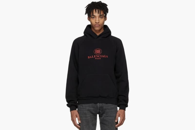 Balenciaga 2018年春夏コレクションのデリバリーアイテム第1弾を一挙公開 季節外れのダウンコートや“Bred”カラーを纏ったTriple Sの新型モデルなど、注目のコレクションピースが登場 第3四半期 3期連続 人気ブランドランキング Balenciaga バレンシアガ 1stドロップ キルティングダウンコート トラックジャケット ダメージデニム Bred Triple S LEATHER WALLET 二つ折り財布 SSENSE HYPEBEAST ハイプビースト