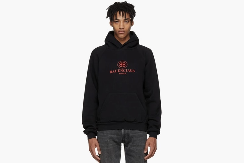 Balenciaga 2018年春夏コレクションのデリバリーアイテム第1弾を一挙公開 季節外れのダウンコートや“Bred”カラーを纏ったTriple Sの新型モデルなど、注目のコレクションピースが登場 第3四半期 3期連続 人気ブランドランキング Balenciaga バレンシアガ 1stドロップ キルティングダウンコート トラックジャケット ダメージデニム Bred Triple S LEATHER WALLET 二つ折り財布 SSENSE HYPEBEAST ハイプビースト