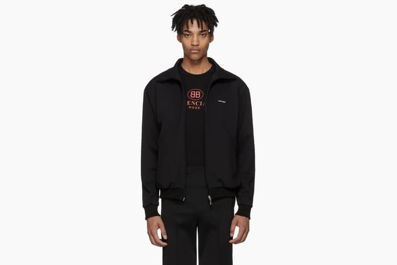 Balenciaga 2018年春夏コレクションのデリバリーアイテム第1弾を一挙公開 季節外れのダウンコートや“Bred”カラーを纏ったTriple Sの新型モデルなど、注目のコレクションピースが登場 第3四半期 3期連続 人気ブランドランキング Balenciaga バレンシアガ 1stドロップ キルティングダウンコート トラックジャケット ダメージデニム Bred Triple S LEATHER WALLET 二つ折り財布 SSENSE HYPEBEAST ハイプビースト