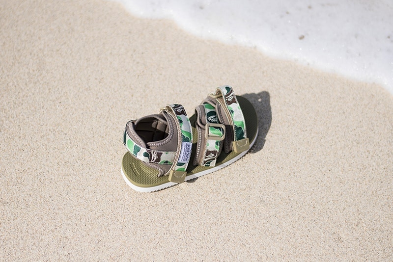 BAPE®️ x SUICOKE が夏の足元の主役を飾るコラボサンダルをリリース 最高の履き心地を提供する〈SUICOKE〉のオリジナルフッドベッドとBAPE CAMOが融合 〈Supreme（シュプリーム）〉とストリートの二大巨頭を分け合う〈BAPE®️（べイプ）〉が、本格的な夏の到来に先駆けて〈SUICOKE（スイコック）〉をパートナーに招聘し、コラボレーションサンダルをリリースする。無論、ソールには人が歩くときの力、支点をうまく利用し、ズレが生じて歩きづらさを感じないように独自開発された〈SUICOKE〉のオリジナルフッドベッドを採用。シャワーサンダルタイプのKAWとホールド力の高いKISEEをメンズ、レディース、キッズの3ラインで展開する今回のコラボレーションでは、テープ部分を〈BAPE®️〉の代名詞であるBAPE CAMOでカスタマイズしている。  各サンダルは〈A BATHING APE®〉正規取扱い店舗にて、5月5日（土）より発売開始。  あわせて、〈BAPE®️〉と『PORTER STAND』のコラボ企画“TRUNK SHOW”の情報もお見逃しなく。 HYPEBEAST