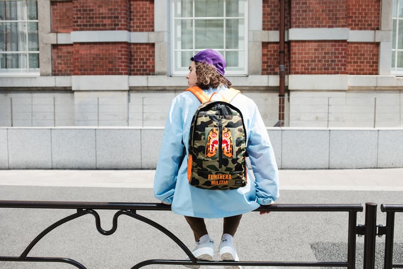 BAPE®️ x PORTER STAND のコラボ企画 “TRUNK SHOW” の情報が解禁 BAPE® CAMO GREENと『PORTER STAND』のテーマカラーであるオレンジが融合した格別なアイテム全12型が登場 説明不要の世界的ストリートブランド〈A BATHING APE®（ア ベイシング エイプ）〉 の25周年と、世界中から愛され続けている吉田カバンのコンセプトショップ『PORTER STAND』の品川駅店オープン4周年を記念して、アニバーサリーコラボレーション企画“TRUNK SHOW”の開催が決定。BAPE® CAMO GREENと『PORTER STAND』のテーマカラーであるオレンジを貴重とした本コラボでは、スノーボードジャケット、MA-1、Tシャツ2種類に加え、Tシャツとショルダートートのセットやウエストバッグ、デイパック、ヘルメットバッグ、トラベルケース、サコッシュ、ミニウォレット、キーケースなど、〈PORTER（ポーター）〉の真髄であるラゲージ類も豊富に展開される。  互いのアイデンティティであるプロダクトを融合した格別な全12型のアイテムは、『PORTER STAND』の品川駅店および東京駅店において、第1弾が4月25日（水）、第2弾が5月19日（土）より先行発売開始。また、『BAPEXCLUSIVE™』の青山、京都、『BAPE STORE® DSM銀座』、そして、『BAPE.COM』では6月16日（土）より全アイテムを一斉リリースするようだ。アイテム一覧ならびに詳細は、こちらからご確認を。  無論、〈Anti Social Social Club（アンチ ソーシャル ソーシャル クラブ）〉x〈BAPE®️〉もお買い逃しのないように。