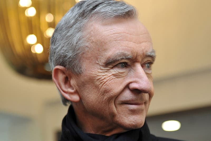 LVMH 最高責任者のベルナール・アルノーが世界長者番付でファッション界の頂点に輝く 〈Zara〉のアマンシオ・オルテガから遂に首位を奪取 Forbs フォーブス Bloomberg 世界長者番付 LVMH モエ・ヘネシー・ルイ・ヴィトン 最高経営責任者 Bernard Arnault ベルナール・アルノー Bill Gates ビル・ゲイツ Amazon アマゾン Jeff Bezos ジェフ・ベゾス Zara ザラ Amancio Ortega アマンシオ・オルテガ HYPEBEAST ハイプビースト