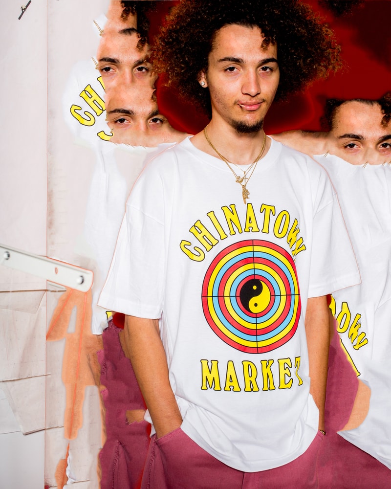 主役級のTシャツが多数登場する Chinatown Market 2018年春コレクション 伝説のラッパーたちのマッシュアップから『東急ハンズ』のブートレグまで一癖あるプリントが購買意欲を駆り立てる Mike Cherman（マイク・シャーマン）の変化球的なギミックが毎度購買意欲を駆り立てる新鋭LAレーベル〈Chinatown Market（チャイナタウン マーケット）〉が、2018年春コレクションをローンチした。厳しい寒さも過ぎ去ったということで、今季はTシャツが豊富にラインアップ。特にKanye West（カニエ・ウェスト）の息子、Saint（セイント）君の名前をプリントしたものや、Wu-Tang Clan（ウータン・クラン）、N.W.A.（エヌ・ダブリュ・エー）、The Notorious B.I.G.（ノトーリアス・B.I.G.）のマッシュアップデザイン、今年3月に亡くなったHawking（ホーキング）博士へのトリビュート、『東急ハンズ』のブートレグなど、そのバラエティからはMikeのカルチャーに対する幅の広さが伺える。また、盟友〈PLEASURES（プレジャーズ）〉や、香港の新鋭レーベル〈OKOKOK（オーケーオーケーオーケー）〉とのコラボレーションに加えてフーディも数種類展開され、オンラインストアは頭を悩ませるレイアウトに。本格的な夏の到来に先駆けて、その世界観を反映させたルックブックから気になる一着を探してみてはいかがだろうか。  また、Mikeの来日中に『HYPEBEAST』が敢行したストリートスナップ＆ゲリラインタビューもお見逃しなく。