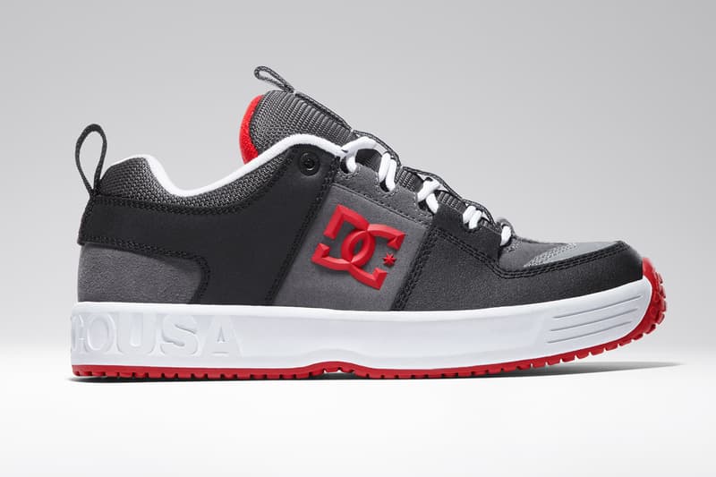 DC SHOES が往年の名作を復刻させるプロジェクト “Heritage Collection” を始動 第1弾は多くのスケーターを虜にしたLYNXの当時モデルを忠実に再現したLYNX OG めまぐるしく移り変わり、日々熾烈な争いが繰り広げられるスニーカーゲームにおいて、〈DC SHOES（ディーシーシューズ）〉の復権が見えてきた。  90年代後半から00年代前半にかけて、ちょっと悪なヤツらは大体、数々の名作を生み出してきたこのスケートシューズのリーディングカンパニーの世話になったことがあるであろう。最近では〈Dime（ダイム）〉とのコラボレーションでひとつ大きな話題を作ったが、この度“Heritage Collection”と題して往年のモデルを復刻させるプロジェクトが始動。その第一弾としてリリースされるのは、90年代後半に登場したLYNXだ。少し前に登場したLYNXとは異なり、今回のLYNX OGはシルエットから配色に至るまで細部を忠実に再現したオリジナルファンも納得の一足に仕上がっている。  4月14日（土）に世界一斉リリースを迎えるLYNX OGは〈DC SHOES〉のオンラインのほか、『BEAMS』、『URBAN RESEARCH』、吉祥寺『Instant』、宮城『alley oop』、千葉『TIZZ』、愛知『ACTION BLUECHIP』の全6店舗と日本での販路もかなり限定されており、国内にデリバリーされるのは84足のみとのこと。価格は11,800円（税抜）となっているので、詳細は各ストアからのアップデートをフォローしていこう。  あわせて、先日初披露された〈Maison Mihara Yasuhiro（メゾン ミハラヤスヒロ）〉とのコラボモデルは、こちらの記事のフォトギャラリーからご確認を。 HYPEBEAST ハイプビースト スニーカー