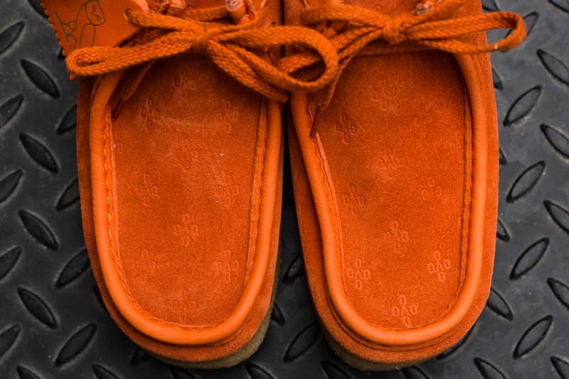 Drake 手がける OVO と Clarks Originals によるコラボフットウェアコレクション第2弾が登場 アッパーをプレミアムスエードに置き換え、〈OVO〉のモノグラムを配した実に今風なWallabeeがラインアップ 村上隆 Air Jordan 4 Raptors Jordan Brand ジョーダン ブランド adidas アディダス Drake ドレイク OVO October’s Very Own オクトーバーズ ベリー オウン Clarks Originals クラークス オリジナルス Wallabee ワラビー イタリア製 プレミアムスエード ヴァンプ モノグラム フクロウ オレンジ ベビーブルー ブラック サンド オンラインストア ロンドン・バーウィックストリート HYPEBEAST ハイプビースト