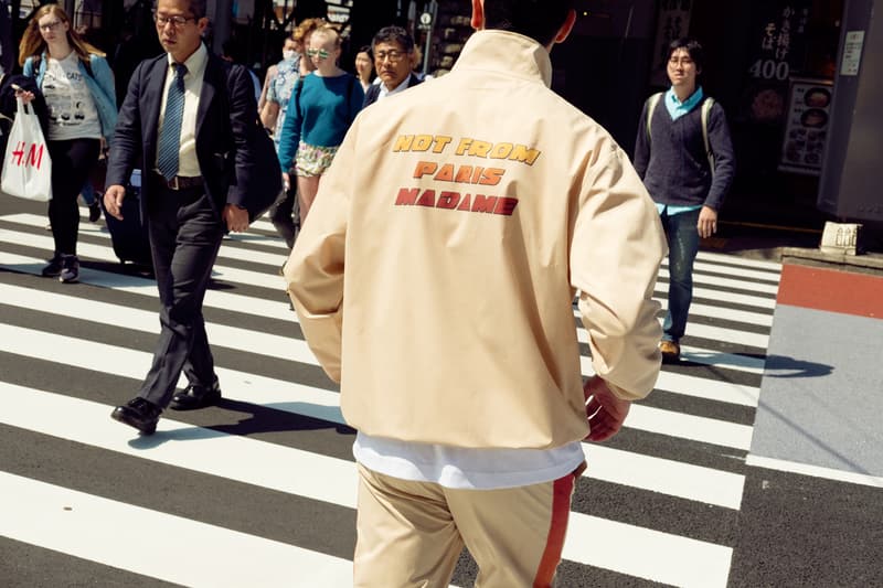 ユース世代に古き良き80年代の魅力を伝える DRÔLE DE MONSIEUR 2018年春夏カプセルコレクション 日本で撮影されたルックブックではヴィンテージを彷彿させるアイコニックなサンセットロゴをフィーチャー