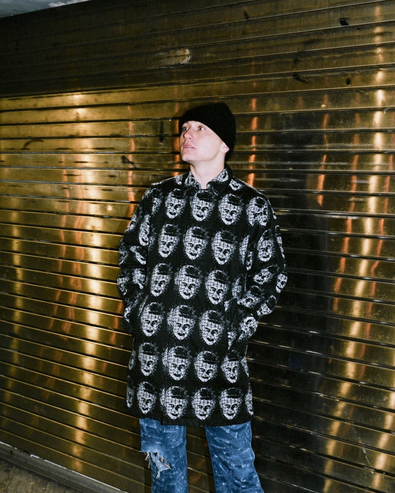 Supreme がホラーの金字塔『ヘル・レイザー』との最新コラボコレクションを発表 セノバイト（魔道士）やパズルボックスを用いた強烈なルックスのコラボアイテムが多数ラインアップ Nike ナイキ NBA UNDERCOVER アンダーカバー Public Enemy パブリック・エナミー Nan Goldin ナン・ゴールディン The North Face ザ・ノース・フェイス RIMOWA リモワ LACOSTE ラコステ Supreme シュプリーム ヘル・レイザー Clive Barker クライヴ・バーカー セノバイト 魔道士 パズルボックス トレンチコート ミリタリージャケット ニットセーター フーディ サッカーシャツ Tシャツ リラックスパンツ ショーツ ニットキャップ スケートデッキ シルバーキーチャーム 28日（土） オンラインストア