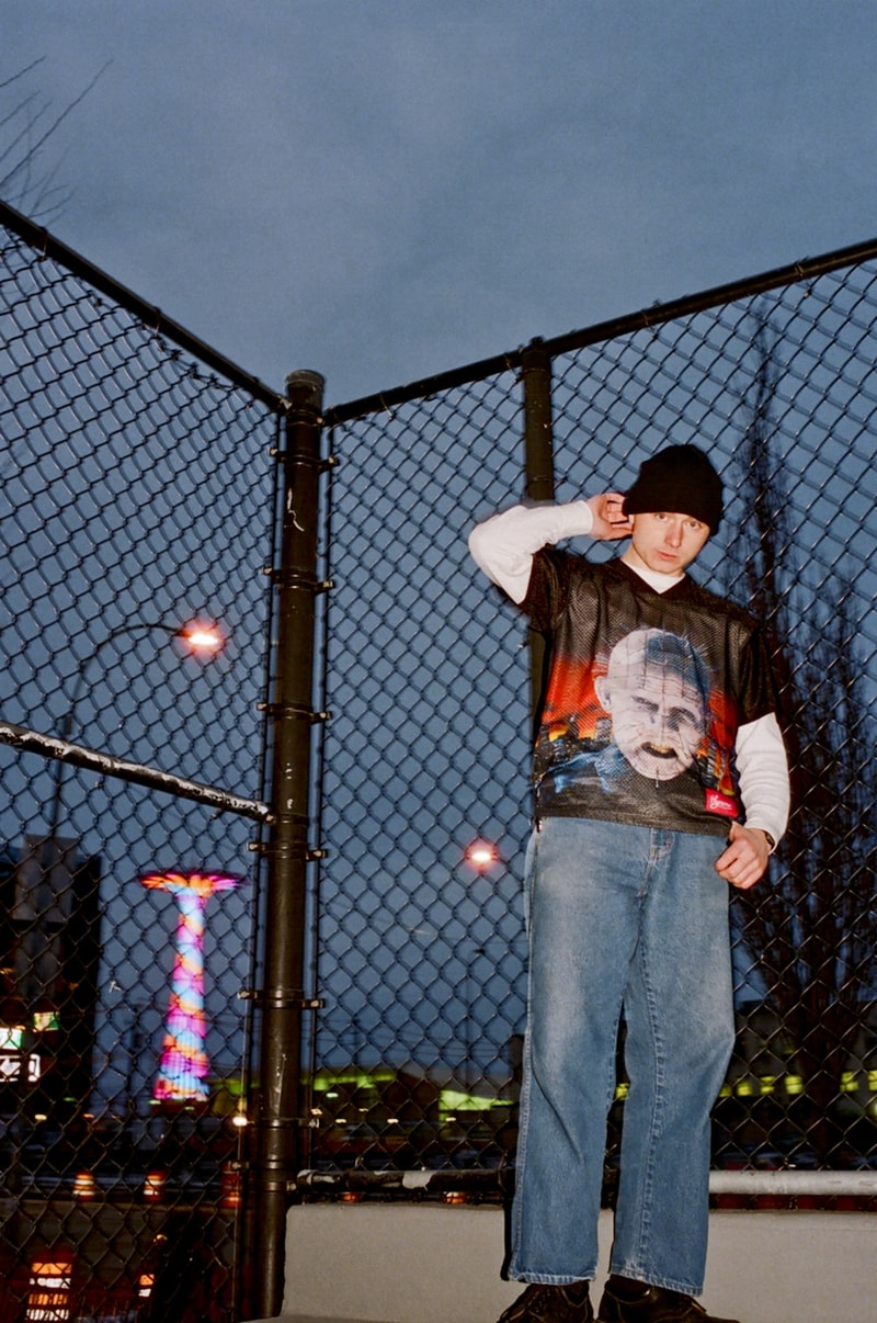 Supreme がホラーの金字塔『ヘル・レイザー』との最新コラボコレクションを発表 セノバイト（魔道士）やパズルボックスを用いた強烈なルックスのコラボアイテムが多数ラインアップ Nike ナイキ NBA UNDERCOVER アンダーカバー Public Enemy パブリック・エナミー Nan Goldin ナン・ゴールディン The North Face ザ・ノース・フェイス RIMOWA リモワ LACOSTE ラコステ Supreme シュプリーム ヘル・レイザー Clive Barker クライヴ・バーカー セノバイト 魔道士 パズルボックス トレンチコート ミリタリージャケット ニットセーター フーディ サッカーシャツ Tシャツ リラックスパンツ ショーツ ニットキャップ スケートデッキ シルバーキーチャーム 28日（土） オンラインストア
