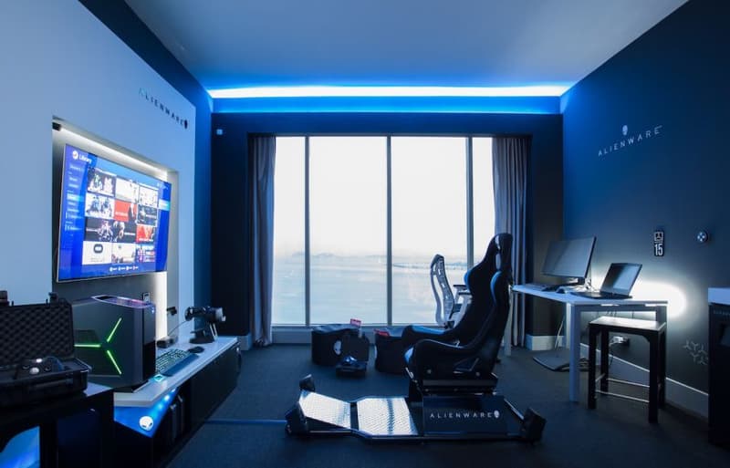高級ホテル Hilton と Dell が提供するゲーマーのための特別宿泊プラン Alienware Room パナマの海を一望できる絶好のロケーションに最高スペックの設備を準備したゲーマー垂涎の一室
