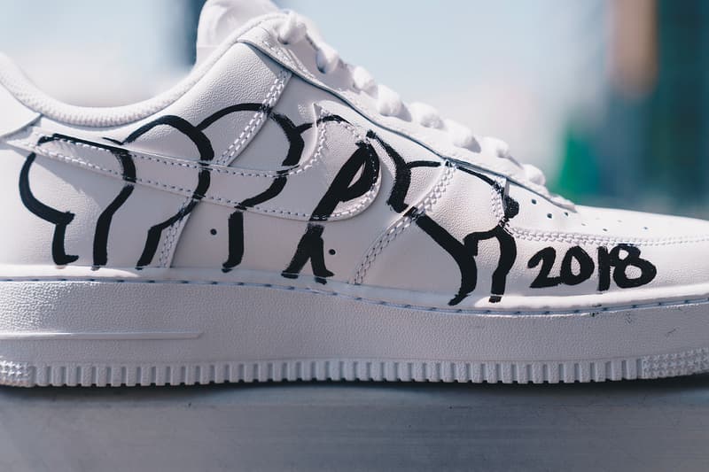 HYPEBEAST JP Giveaway：ヴァージル・アブローの直筆サイン入り Nike Air Force 1 を1名様にプレゼント ヴァージル初の個展“PAY PER VIEW”の際にゲットした入手困難の激レアスニーカーを用意 HYPEBEAST JP Giveaway Off-White オフホワイト Louis Vuitton ルイ・ヴィトン メンズウェアデザイナー Virgil Abloh ヴァージル・アブロー Kaikai Kiki Gallery HYPEBEAST JP Nike ナイキ Air Force 1 Low The Ten 二重引用符 PAY PER VIEW テキストグラフィック Twitter 引用リツイート ハッシュタグ HYPEBEAST ハイプビースト