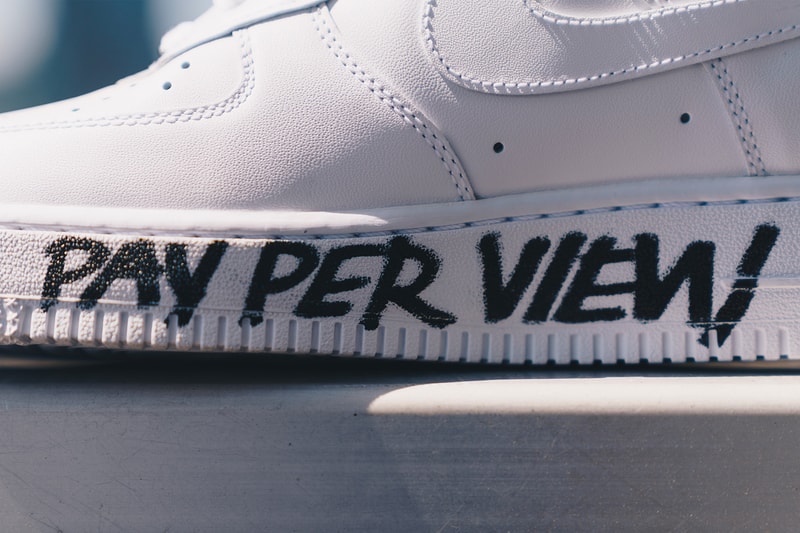 HYPEBEAST JP Giveaway：ヴァージル・アブローの直筆サイン入り Nike Air Force 1 を1名様にプレゼント ヴァージル初の個展“PAY PER VIEW”の際にゲットした入手困難の激レアスニーカーを用意 HYPEBEAST JP Giveaway Off-White オフホワイト Louis Vuitton ルイ・ヴィトン メンズウェアデザイナー Virgil Abloh ヴァージル・アブロー Kaikai Kiki Gallery HYPEBEAST JP Nike ナイキ Air Force 1 Low The Ten 二重引用符 PAY PER VIEW テキストグラフィック Twitter 引用リツイート ハッシュタグ HYPEBEAST ハイプビースト