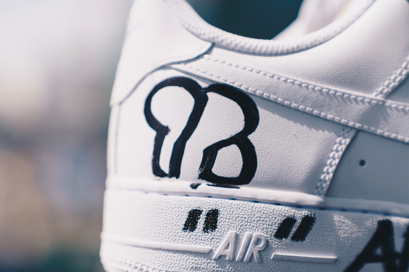 HYPEBEAST JP Giveaway：ヴァージル・アブローの直筆サイン入り Nike Air Force 1 を1名様にプレゼント ヴァージル初の個展“PAY PER VIEW”の際にゲットした入手困難の激レアスニーカーを用意 HYPEBEAST JP Giveaway Off-White オフホワイト Louis Vuitton ルイ・ヴィトン メンズウェアデザイナー Virgil Abloh ヴァージル・アブロー Kaikai Kiki Gallery HYPEBEAST JP Nike ナイキ Air Force 1 Low The Ten 二重引用符 PAY PER VIEW テキストグラフィック Twitter 引用リツイート ハッシュタグ HYPEBEAST ハイプビースト
