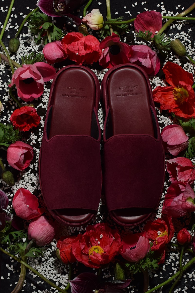 Barneys New York x mythography よりリュクスを極めた大人のスライドサンダルが登場 チープに見えがちな夏スタイルを引き締めるエレガンスな素材使いがポイント スニーカーブティック atmos アトモス ATMOS MEETS BARNEYS NEW YORK スペシャリティストア Barneys New York バーニーズ ニューヨーク 宮城秀貴 mythography ミソグラフィー VIBRAM ビブラム アウトドアハードソール Benassi ベナッシ Adilette アディレッタ ブラック ボルドー グレー 20,000円（税抜） 銀座本店 HYPEBEAST ハイプビースト