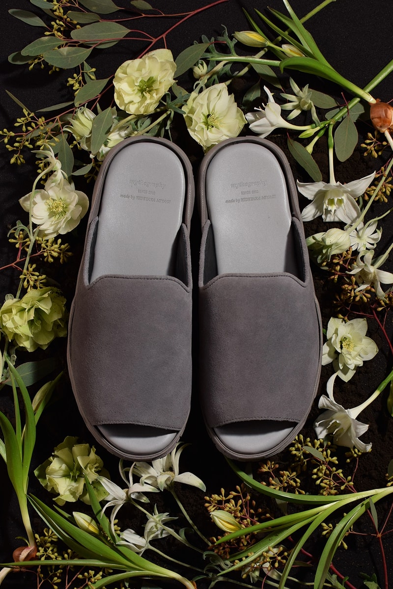 Barneys New York x mythography よりリュクスを極めた大人のスライドサンダルが登場 チープに見えがちな夏スタイルを引き締めるエレガンスな素材使いがポイント スニーカーブティック atmos アトモス ATMOS MEETS BARNEYS NEW YORK スペシャリティストア Barneys New York バーニーズ ニューヨーク 宮城秀貴 mythography ミソグラフィー VIBRAM ビブラム アウトドアハードソール Benassi ベナッシ Adilette アディレッタ ブラック ボルドー グレー 20,000円（税抜） 銀座本店 HYPEBEAST ハイプビースト
