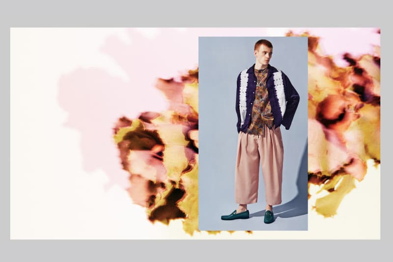 100年前の押し花やドライフラワーに着想を得た NEPENTHES の最新エディトリアル “CAMOFLORA” スタイリストの坂元真澄がアレンジする柄×柄の高度なミクスチャーを堪能せよ ゲストクリエイターと『NEPENTHES（ネペンテス）』のコラボレーションにより制作される大人気エディトリアル“NEPENTHES REMIX”より、最新作“CAMOFLORA”が公開。今回はディレクターにスタイリストの坂元真澄氏を、フォトグラファーに山本雄生を招聘し、坂元氏が所有している100年前のヴィンテージの押し花と、『NEPENTHES』にあるドライフラワーなどからインスピレーションを受けている。〈Engineered Garments（エンジニアド ガーメンツ）〉、〈Needles（ニードルズ）〉、〈SOUTH2 WEST8（サウス2 ウエスト8）〉など、『NEPENTHES』のオリジナルブランドを中心に構成された柄×柄の高度なミクスチャーは、非の打ち所がないアブストラクトなコーディネートの教科書になるはずだ。  また、フォトセットでフィーチャーされている茄子紺色のシャツは独創的なテキスタイルデザインを得意とする〈NOMA t.d.（ノーマティーディー）〉と〈Needles〉のダブルネーム。日本伝統の絞り染めを採用し、ラウンド＆ストライプのコンビと存在感あるワイドストライプの2種類で展開されるオープンカラーシャツは、現在『NEPENTHES』の系列各店ならびにオンライン限定で販売されている。  “NEPENTHES REMIX”の全編は、こちらから。あわせて、先日発表されたばかりの『Slam Jam（スラム ジャム）』x〈Needles〉のコラボレーションもお見逃しなく。