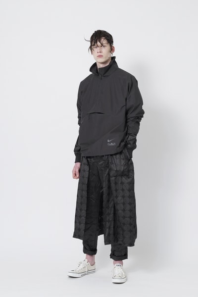 BLACK COMME des GARÇONS x Nike による2018年春夏コラボカプセルの全貌が解禁 スポーツとモードを共存させた川久保玲の意匠を感じるハイブリッドウェアが続々登場 BLACK COMME des GARÇONS ブラック コム デ ギャルソン Nike ナイキ Micheal Jackson マイケル・ジャクソン ディスコシューズ Tailwind Night Track 2018年春夏コラボカプセル 川久保玲 アノラックパーカ PVC ジャケット ロング丈 タンクトップ ドット柄 プリーツスカート Dover Street Market I.T. HYPEBEAST ハイプビースト