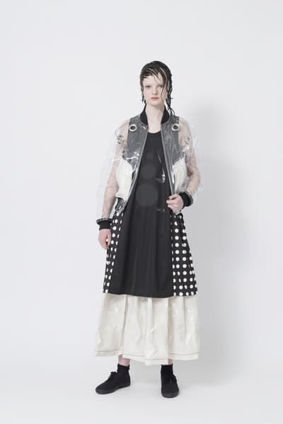 BLACK COMME des GARÇONS x Nike による2018年春夏コラボカプセルの全貌が解禁 スポーツとモードを共存させた川久保玲の意匠を感じるハイブリッドウェアが続々登場 BLACK COMME des GARÇONS ブラック コム デ ギャルソン Nike ナイキ Micheal Jackson マイケル・ジャクソン ディスコシューズ Tailwind Night Track 2018年春夏コラボカプセル 川久保玲 アノラックパーカ PVC ジャケット ロング丈 タンクトップ ドット柄 プリーツスカート Dover Street Market I.T. HYPEBEAST ハイプビースト