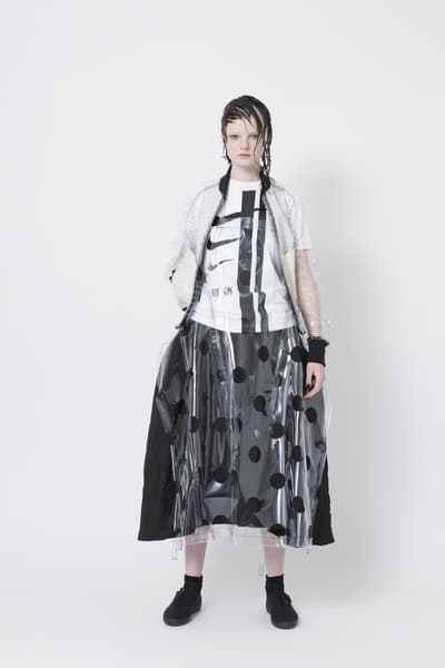 BLACK COMME des GARÇONS x Nike による2018年春夏コラボカプセルの全貌が解禁 スポーツとモードを共存させた川久保玲の意匠を感じるハイブリッドウェアが続々登場 BLACK COMME des GARÇONS ブラック コム デ ギャルソン Nike ナイキ Micheal Jackson マイケル・ジャクソン ディスコシューズ Tailwind Night Track 2018年春夏コラボカプセル 川久保玲 アノラックパーカ PVC ジャケット ロング丈 タンクトップ ドット柄 プリーツスカート Dover Street Market I.T. HYPEBEAST ハイプビースト