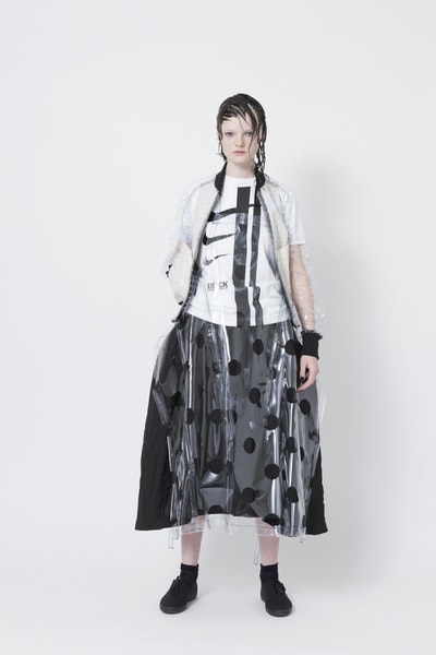 BLACK COMME des GARÇONS x Nike による2018年春夏コラボカプセルの全貌が解禁 スポーツとモードを共存させた川久保玲の意匠を感じるハイブリッドウェアが続々登場 BLACK COMME des GARÇONS ブラック コム デ ギャルソン Nike ナイキ Micheal Jackson マイケル・ジャクソン ディスコシューズ Tailwind Night Track 2018年春夏コラボカプセル 川久保玲 アノラックパーカ PVC ジャケット ロング丈 タンクトップ ドット柄 プリーツスカート Dover Street Market I.T. HYPEBEAST ハイプビースト