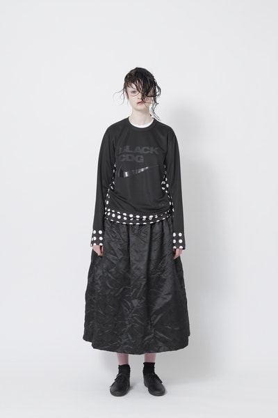 BLACK COMME des GARÇONS x Nike による2018年春夏コラボカプセルの全貌が解禁 スポーツとモードを共存させた川久保玲の意匠を感じるハイブリッドウェアが続々登場 BLACK COMME des GARÇONS ブラック コム デ ギャルソン Nike ナイキ Micheal Jackson マイケル・ジャクソン ディスコシューズ Tailwind Night Track 2018年春夏コラボカプセル 川久保玲 アノラックパーカ PVC ジャケット ロング丈 タンクトップ ドット柄 プリーツスカート Dover Street Market I.T. HYPEBEAST ハイプビースト