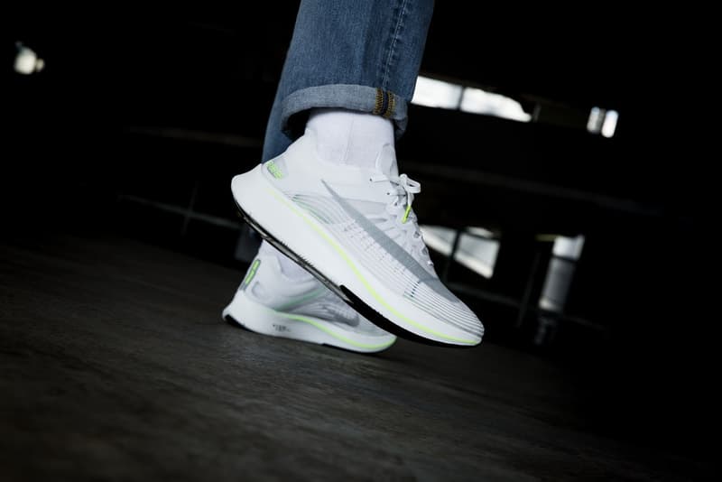 夏感たっぷりのカラーリングを纏った Nike Zoom Fly SP “Volt” にクローズアップ ヴァージル・アブローとの最新コラボにも登場予定のハイスペックランニングシューズをチェック Virgil Abloh ヴァージル・アブロー Off-White™️ オフホワイト Nike ナイキ スペシャルエディションモデル Zoom Fly SP Air Max 95 “Neon” Volt ストレッチウーヴンアッパー 特大スウッシュ Lunarlonクッショニング ドイツ スニーカーショップ OverKill Zoom Fly SP “Volt” HYPEBEAST ハイプビースト