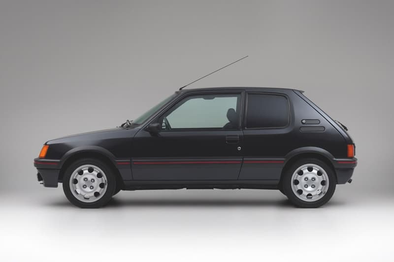ファッション長者番付の頂点に君臨する“あの人”が所有する Peugeot 205 GTI 世界第4位の大富豪が乗用しなくなった後もコレクションとして長年手元に置き続けた最高のハッチバックをご紹介 社長や政治家、世界的な著名人のクルマといえば、高級リムジンやSUVなどを想像し、今の時代に205 GTIを思い浮かべる人など存在しないだろう。だが、「Peugeot(プジョー)」が1983年から15年にわたり生産した同車は、テレビドラマや雑誌などにも数多く登場し、当時日本では無名だった「Peugeot」の名を世に浸透させた一台であり、WRCやダカール・ラリーでも活躍。また、自動車業界の知識人たちが参加した2016年の「パフォーマンスカー・ショー」では“ベスト・ホットハッチ”に選出され、今なおその人気が色褪せることはない。 上のフォトギャラリーにある205 GTIは、数多くのラグジュアリーブランドを傘下に置く「LVMH(モエ・ヘネシー・ルイ・ヴィトン)」の最高経営責任者(CEO)Bernard Arnault(ベルナール・アルノー)が1990年に購入した一台。このクルマは、Arnault氏がお抱えの運転手なしで日常的に乗る四輪車として購入したものながら、オフロード走行にも耐えうるレベル2の外装を持つオーダー車両なのである。カスタムした箇所は分厚く座り心地のよいシートやメタルフレームに止まらず、サスペンションとブレーキの耐久性は通常の875kgから1,400kgにまで強化。その他にも革張りを施したキャビン、優秀なエアーコンディショナー、そして強力なステアリングと、随所に世界第4位の大富豪らしいこだわりが反映されている。 Arnault氏は乗らなくなった後でも、深い愛着から205 GTIを自身のコレクションとして今日まで所有し続けてきた。だが、その特別な一台がこの度『Art & Revs in Luxemburg』に出品されることに。14,700kmと走行距離も少なく、状態も良好のようなので、気になる方はこちらから詳細をチェックしてみてはいかがだろうか。 カタールの王族が所有していた1995年製のFerrari 456 GTや、男のロマンそのものと言える「Lincoln(リンカーン)」の1964年製オープン式コンチネンタルなど、『HYPEBEAST』が紹介するその他のヴィンテージカーもお見逃しなく。
