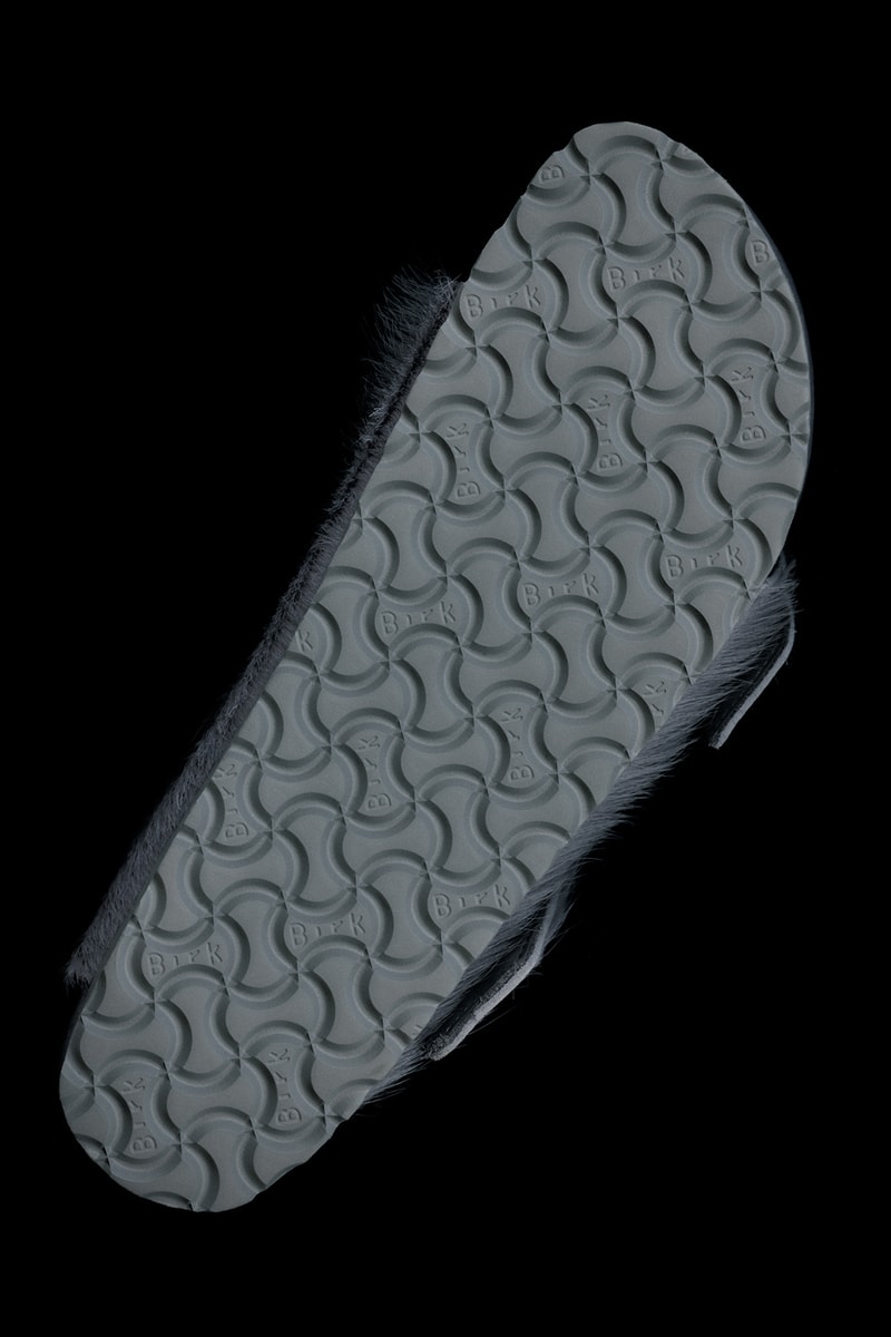 Rick Owens x BIRKENSTOCK の記念すべき初コレクションがベールを脱ぐ 〈BIRKENSTOCK〉の定番モデルに退廃的なゴシック要素を追加 去る1月に発表された〈Rick Owens（リック・オウエンス）〉と〈BIRKENSTOCK（ビルケンシュトック）〉のコラボレーションシリーズがいよいよリリースの時を迎える。  〈BIRKENSTOCK〉の定番モデルであるArizona、Madrid、Bostonをベースに、ラグジュアリーブランドならではの4種類の高級素材（アーミーフェルト、スエード、フルグレインレザー、ロングヘアーカウ）を大胆に使用。3型ともフルレザーのフットベットライニング仕様となっている。カラーリングは、〈Rick Owens〉のセカンドライン〈DRKSHDW（ダークシャドウ）〉がそのままカラー名になった独特のくすんだ色味をはじめ、ブラック、グレー、ブラウンなど、 同ブランドを象徴するような色調で統一されている。 これらのサンダルに加え、3種類のソックスも同時発売となる。  現在〈Rick Owens〉の公式サイトにてプレオーダーを受け付けているが、4月17日（火）より両ブランドの取扱い店にて販売開始予定とのこと。  上のフォトギャラリーよりビジュアルの詳細をチェックし、お気に入りの1足を見つけてみては。
