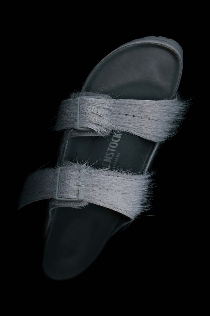 Rick Owens x BIRKENSTOCK の記念すべき初コレクションがベールを脱ぐ 〈BIRKENSTOCK〉の定番モデルに退廃的なゴシック要素を追加 去る1月に発表された〈Rick Owens（リック・オウエンス）〉と〈BIRKENSTOCK（ビルケンシュトック）〉のコラボレーションシリーズがいよいよリリースの時を迎える。  〈BIRKENSTOCK〉の定番モデルであるArizona、Madrid、Bostonをベースに、ラグジュアリーブランドならではの4種類の高級素材（アーミーフェルト、スエード、フルグレインレザー、ロングヘアーカウ）を大胆に使用。3型ともフルレザーのフットベットライニング仕様となっている。カラーリングは、〈Rick Owens〉のセカンドライン〈DRKSHDW（ダークシャドウ）〉がそのままカラー名になった独特のくすんだ色味をはじめ、ブラック、グレー、ブラウンなど、 同ブランドを象徴するような色調で統一されている。 これらのサンダルに加え、3種類のソックスも同時発売となる。  現在〈Rick Owens〉の公式サイトにてプレオーダーを受け付けているが、4月17日（火）より両ブランドの取扱い店にて販売開始予定とのこと。  上のフォトギャラリーよりビジュアルの詳細をチェックし、お気に入りの1足を見つけてみては。