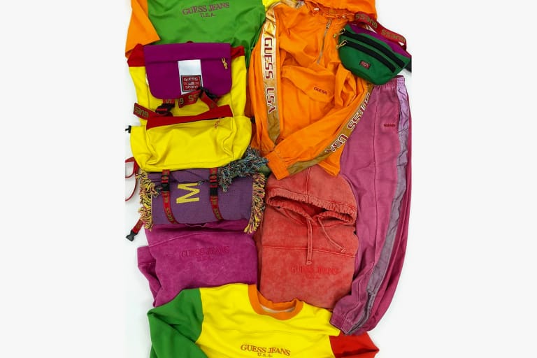 ショーン・ワザーズプーンが GUESS とのコラボレーションを示唆する画像を公開