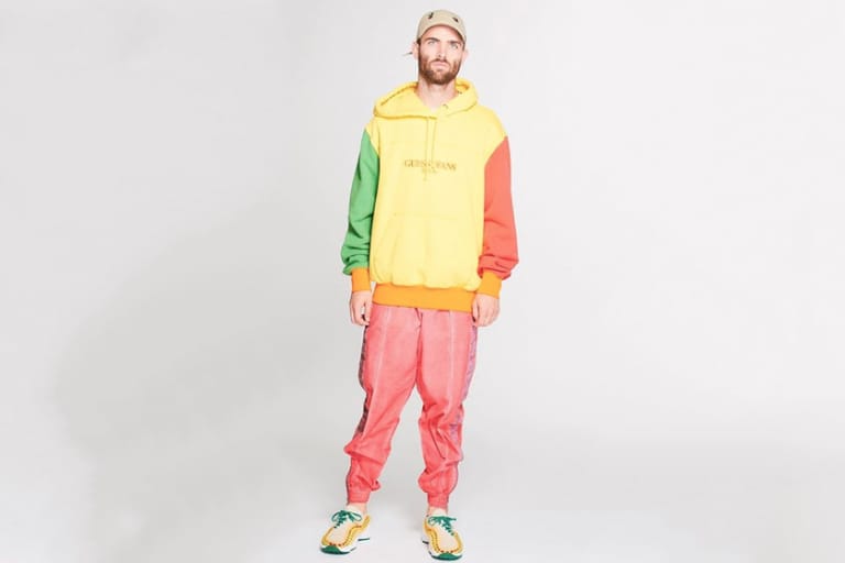 ショーン・ワザーズプーンが GUESS とのコラボコレクションのリリース日を示唆