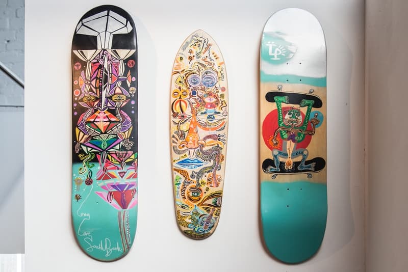 ブロンディ・マッコイやマーク・ゴンザレスら豪華著名人によるアート展 “426m2” に潜入 総勢34名のアート作品がランダムに敷き詰められたストリートな空間をチェック StolenSpace Gallery South Bank LONG LIVE SOUTH BANK 総勢34名 アートエキシビジョン 426m2 スケートデッキ 個性豊かなグラフィック スカルプチャー All a Tremulous Heart Requires Blondey McCoy ブロンディ・マッコイ Gonz ゴンズ Mark Gonzales マーク・ゴンザレス ドラムンベースの帝王 DJ/プロデュサー Goldie ゴールディー ストリートアーティスト D*Face ディフェイス ウィートペーストアーティスト Shepard Fairey シェパード・フェアリー HYPEBEAST ハイプビースト