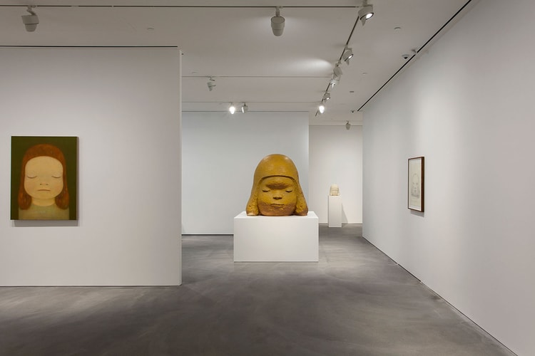 日本の現代美術の第二世代を代表する奈良美智の個展 “Ceramic Works and…”